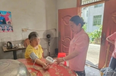 下沙镇：家医入户履约 健康上门“做客”